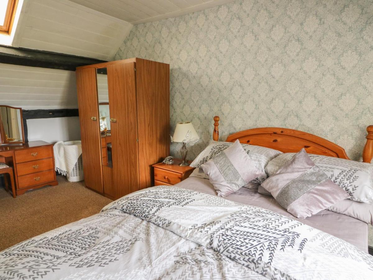 Caerau Farm House Llanidloes Bagian luar foto